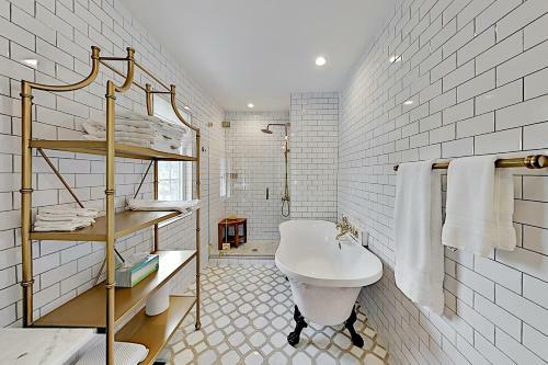 Colonial Home With Modern Updates & Private Pool Home