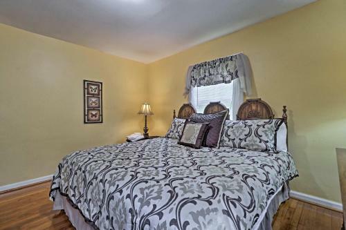 Cute Dog Friendly Home - 5 Mi To Downtown Atlanta!