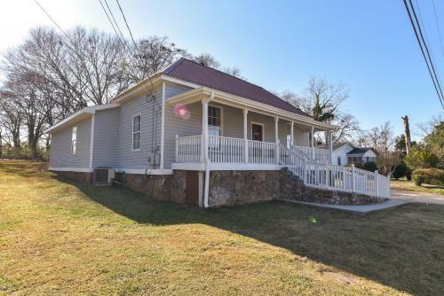 Bull Dawg Bungalow