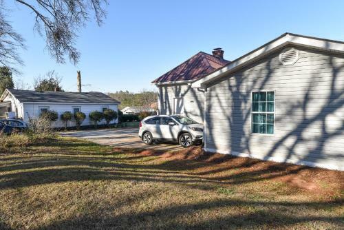 Bull Dawg Bungalow