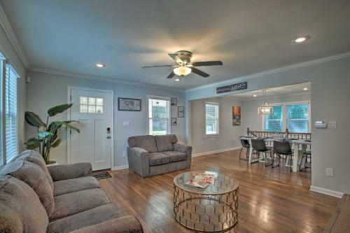 Hip And Spacious Home 5 Miles To Dtwn Atlanta!