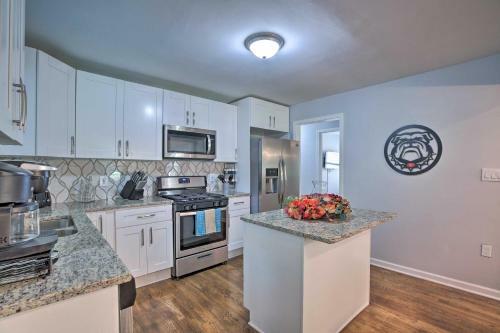Hip And Spacious Home 5 Miles To Dtwn Atlanta!