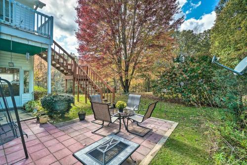 Charming Mountain Home With Deck In Blairsville!