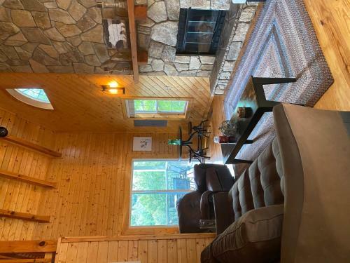 Southern Oak Cabin