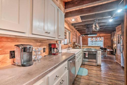Private Blue Ridge Cabin With Hot Tub And Fire Pit!