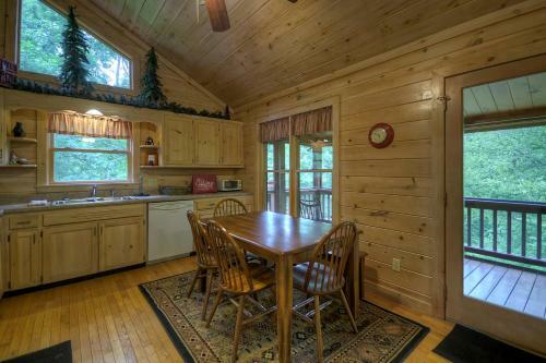 Sugar Creek Retreat- Quaint Cabin In Blue Ridge
