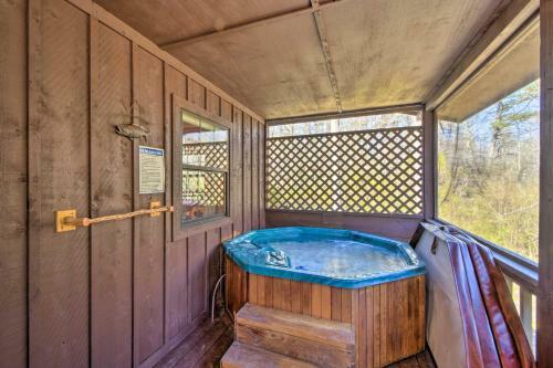 Creekside Cabin In The Blue Ridge Mountains!