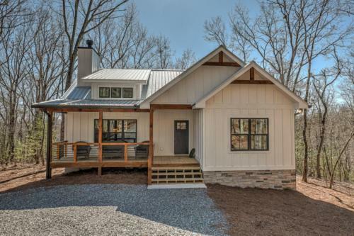 Farmhouse On Pine Terrace By Escape To Blue Ridge