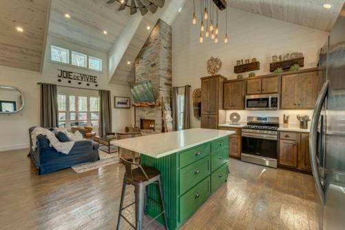 Farmhouse On Pine Terrace By Escape To Blue Ridge