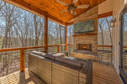Farmhouse On Pine Terrace By Escape To Blue Ridge