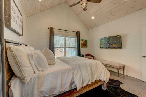 Farmhouse On Pine Terrace By Escape To Blue Ridge