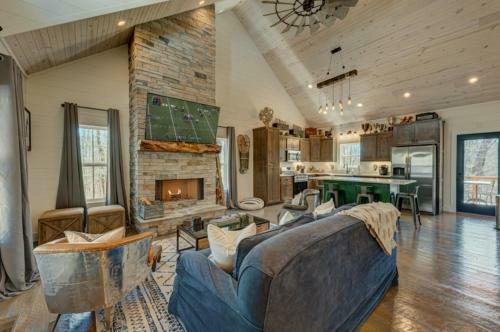 Farmhouse On Pine Terrace By Escape To Blue Ridge