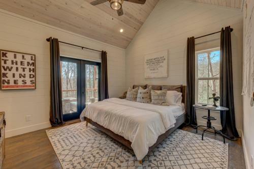 Farmhouse On Pine Terrace By Escape To Blue Ridge