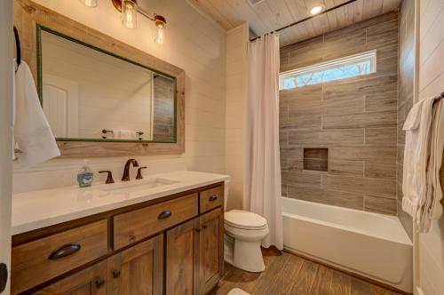 Farmhouse On Pine Terrace By Escape To Blue Ridge