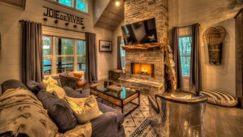 Farmhouse On Pine Terrace By Escape To Blue Ridge