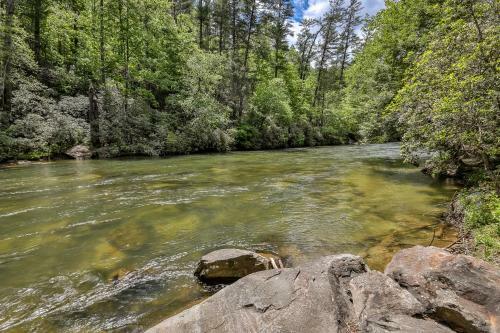 Pick's Riverside Retreat