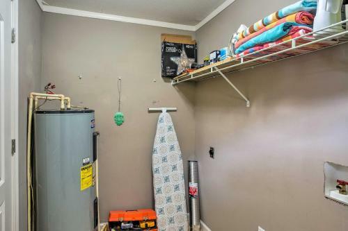 Brunswick Bungalow With Private Patio And Yard!