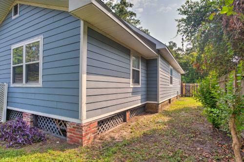 Brunswick Bungalow With Private Patio And Yard!