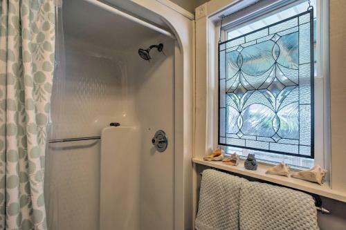 Brunswick Bungalow With Private Patio And Yard!