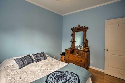 Brunswick Bungalow With Private Patio And Yard!