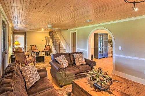 Serving Southern Charm At This Clarkesville House!