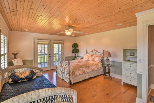 Serving Southern Charm At This Clarkesville House!
