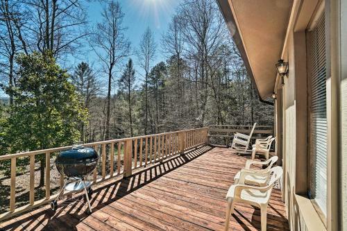 Family Cabin Near Hiking With On-site Pond, Deck