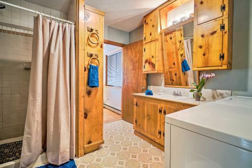 Family Cabin Near Hiking With On-site Pond, Deck