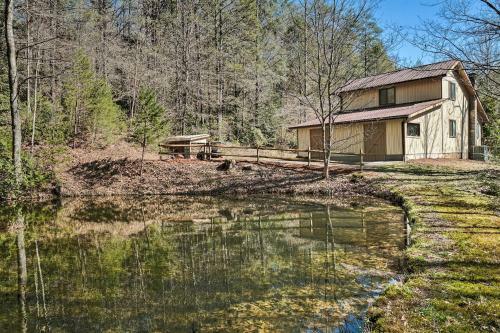 Family Cabin Near Hiking With On-site Pond, Deck