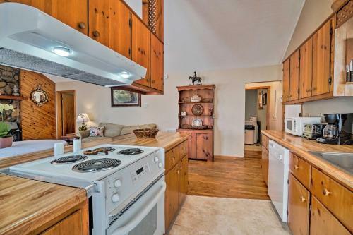 Family Cabin Near Hiking With On-site Pond, Deck