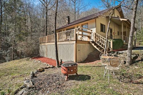 Family Cabin Near Hiking With On-site Pond, Deck