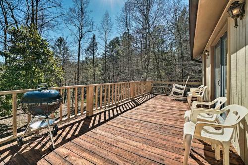 Family Cabin Near Hiking With On-site Pond, Deck