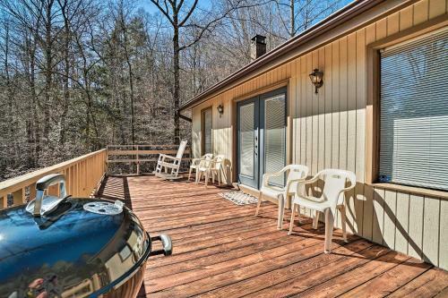 Family Cabin Near Hiking With On-site Pond, Deck
