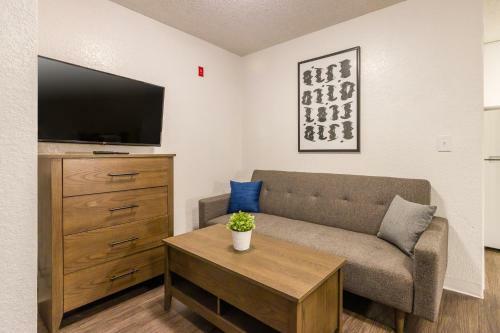 Hotel Intown Suites Extended Stay Atlanta Gwinnet Place