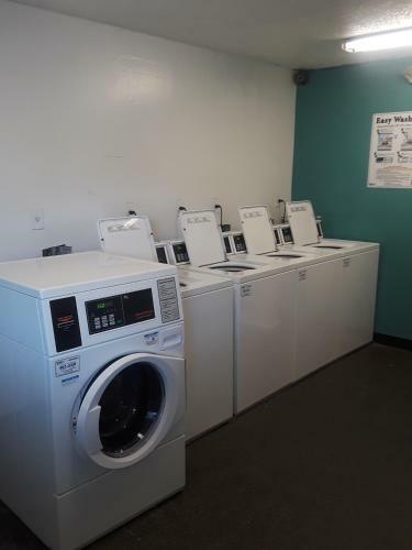 Hotel Intown Suites Extended Stay Atlanta Gwinnet Place