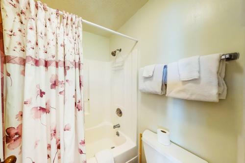 Harbour Oaks #403