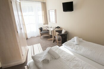 Crystls Aparthotel