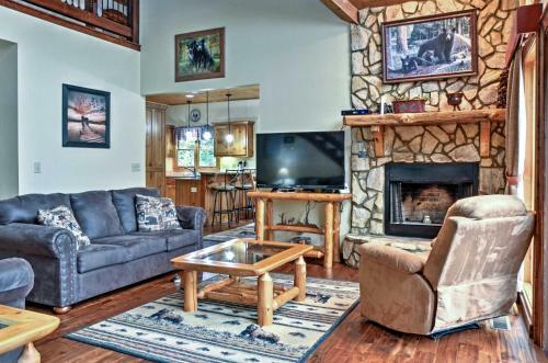 Grand Ellijay Cabin With Mountain Views And Pool Table!