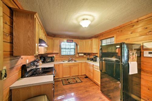 Private Ellijay Cabin With Deck, Fire Pit And Amenities