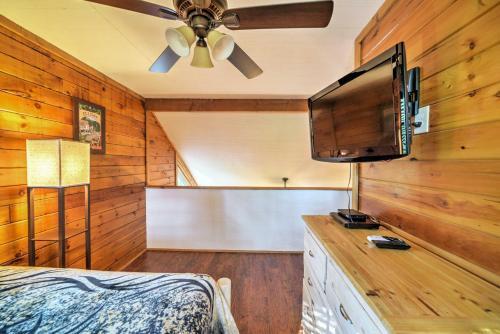 Private Ellijay Cabin With Deck, Fire Pit And Amenities