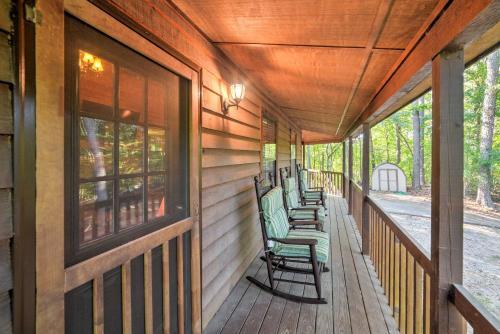 Private Ellijay Cabin With Deck, Fire Pit And Amenities