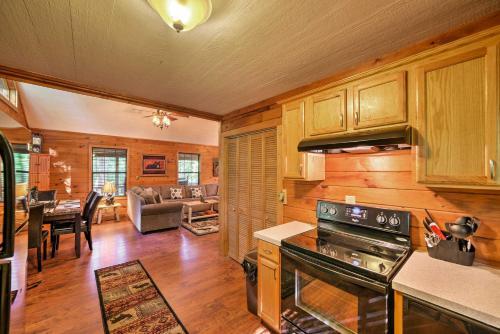 Private Ellijay Cabin With Deck, Fire Pit And Amenities
