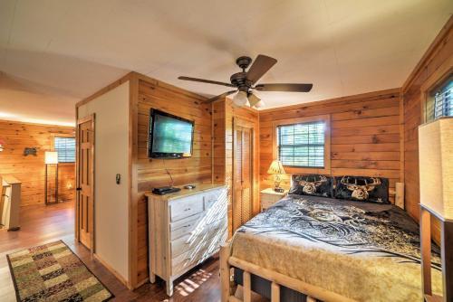 Private Ellijay Cabin With Deck, Fire Pit And Amenities