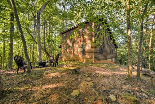 Private Ellijay Cabin With Deck, Fire Pit And Amenities