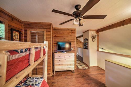 Private Ellijay Cabin With Deck, Fire Pit And Amenities