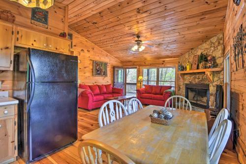Pet-friendly Ellijay Cabin With Hot Tub In Ntl Forest
