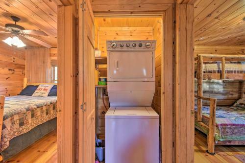 Pet-friendly Ellijay Cabin With Hot Tub In Ntl Forest