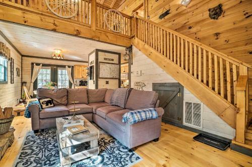 Epworth Escape With Deck, Fire Pit, Hot Tub, Views!