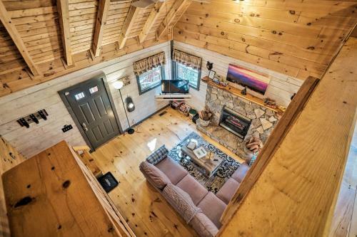 Epworth Escape With Deck, Fire Pit, Hot Tub, Views!