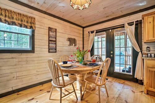 Epworth Escape With Deck, Fire Pit, Hot Tub, Views!